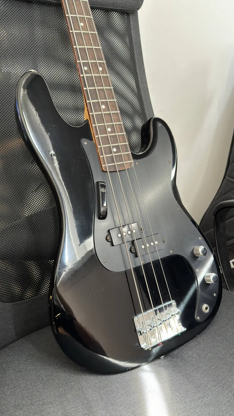 Samick LB 11BK 4 húros basszusgitár Bass Gitarre