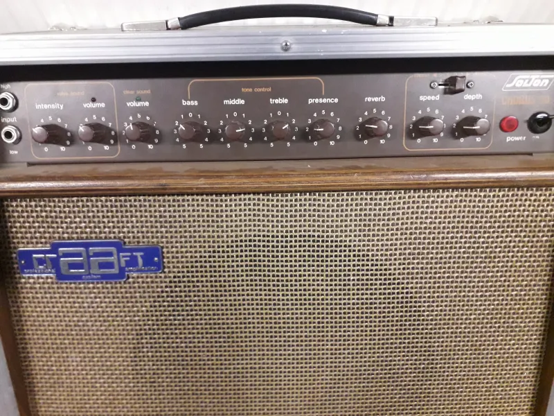 SOLTON Chorus 50 Gitárkombó