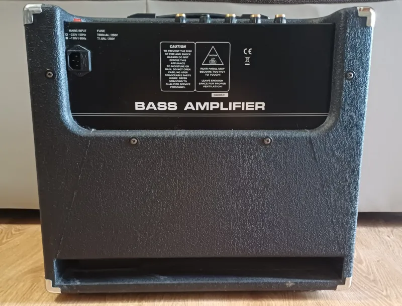 Soundking Ak 60 GB Basszusgitár kombó
