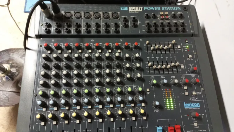 Spirit  Mixing desk