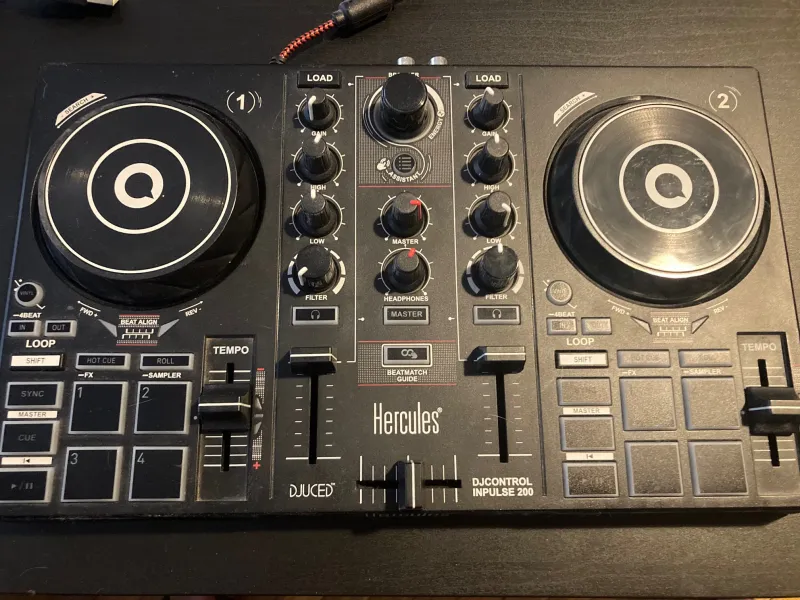 Hercules Inpulse 200 DJ controller