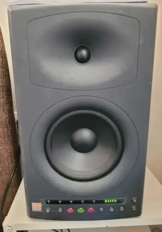  LSR 4326 P Aktívny reproduktor