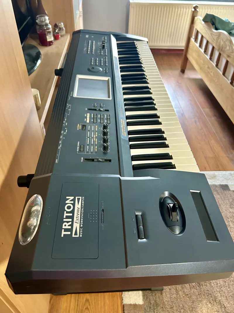 Korg Triton Extreme 61 Synthesizer for sale - Tatabánya, Magyarország