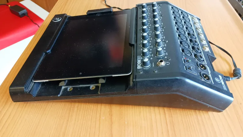 Mackie DL 1608 Mixer