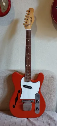 Jolana Vikomt Elektrická gitara [July 10, 2024, 10:57 pm]