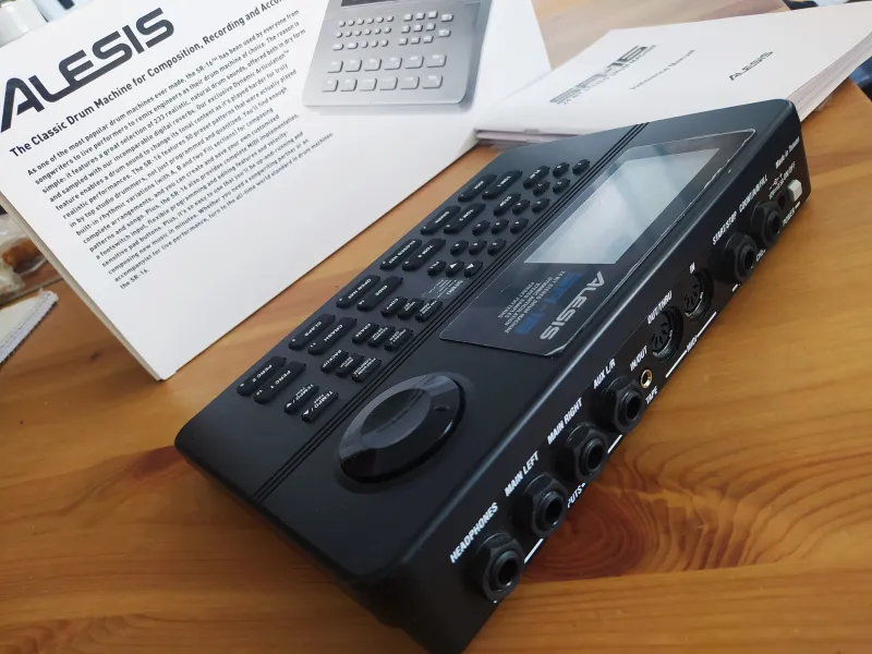 Alesis SR-16 Drum machine