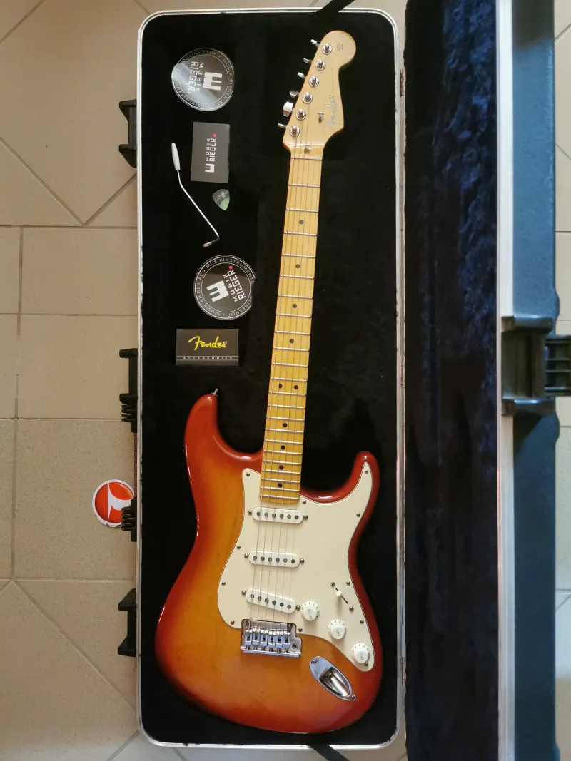 Fender Stratocaster Standard Electric guitar