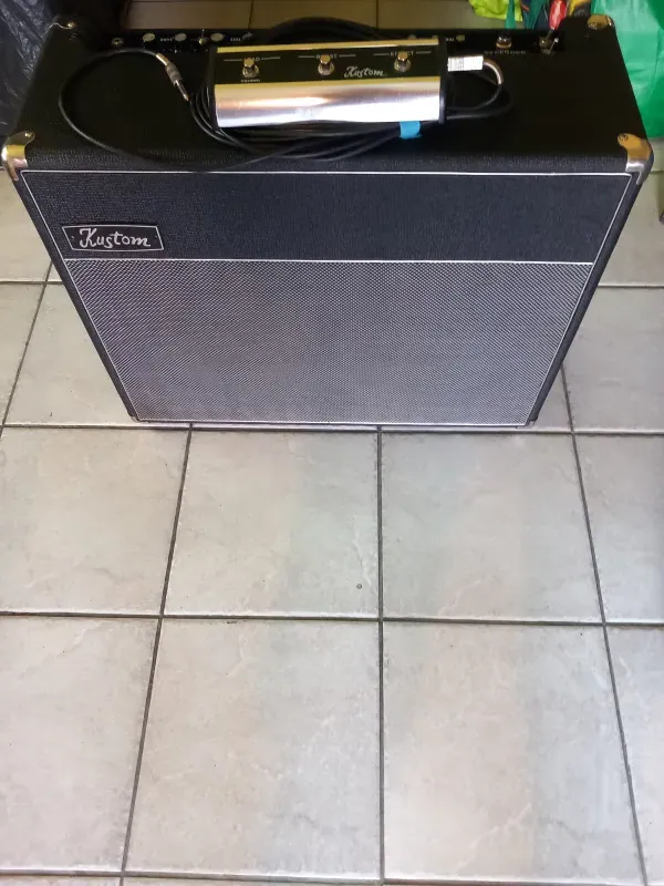 Kustom Defender V100, fullcsöves, HIBÁSKÉNT ÁRULOM, Combo de guitarra
