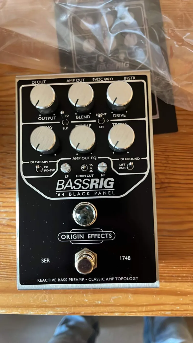 Origin Effects Black Panel 64 Bass effect