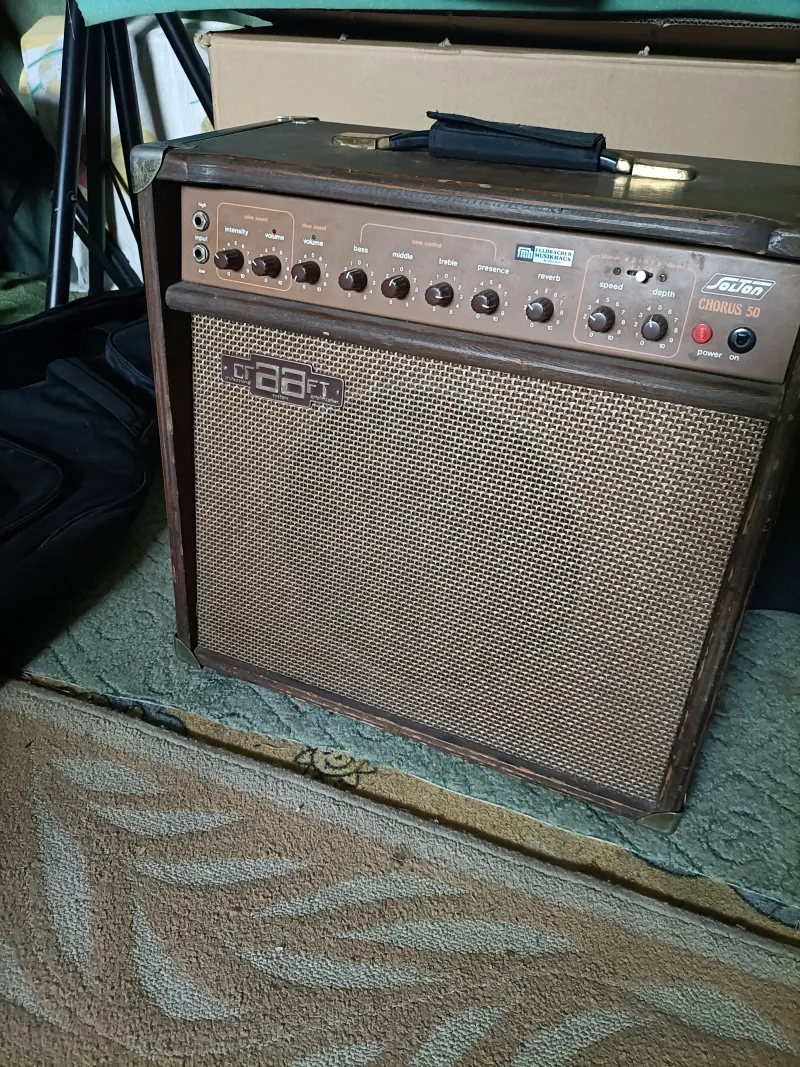 SOLTON Chorus 50 Gitárkombó