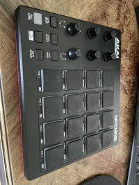 Akai MPD218 MIDI controller [July 8, 2024, 10:29 pm]