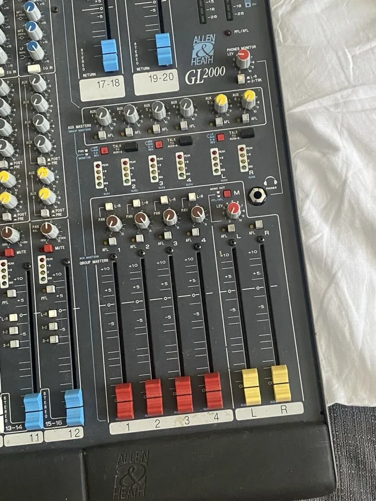 Allen & Heath GL 2000 + TAJTI TOKKAL + 30000Ft. Mixing desk