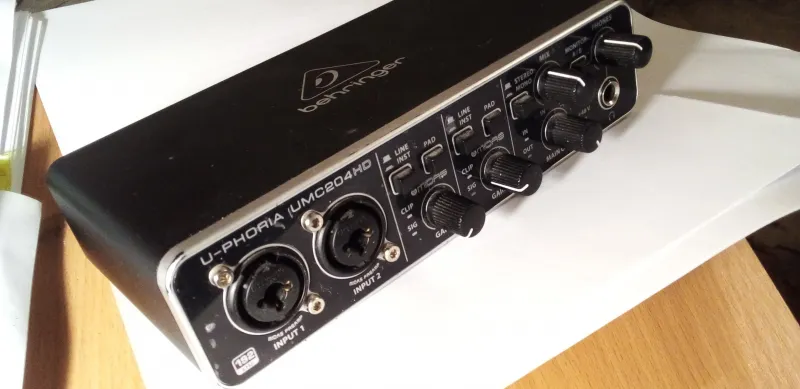 Behringer UMC 204HD External sound card