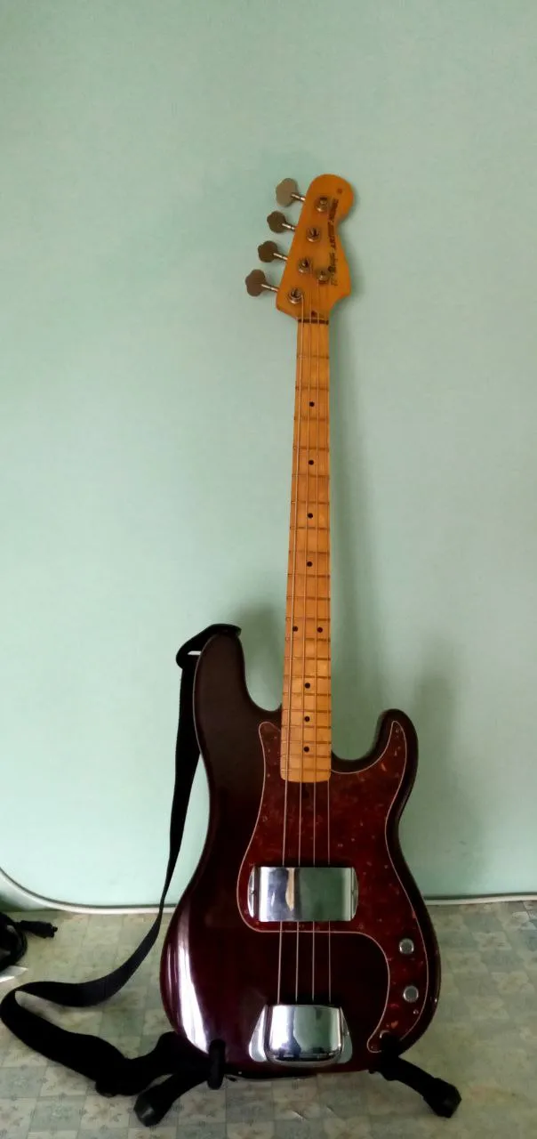 El Maya Artist Model Bass Bajo eléctrico
