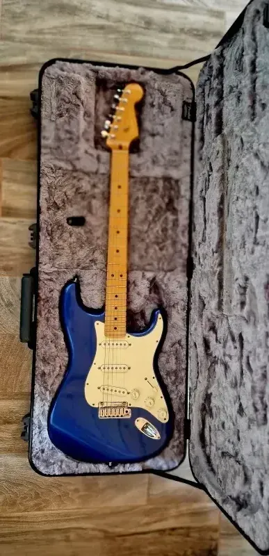 Fender American Ultra Stratocaster MN Cobra Blue Guitarra eléctrica