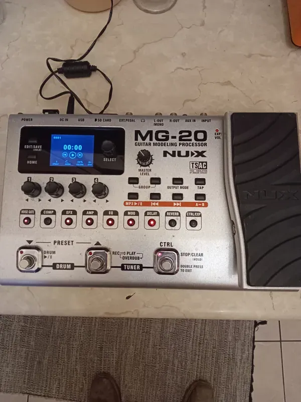 Nux MG-20 Multi-effect processor
