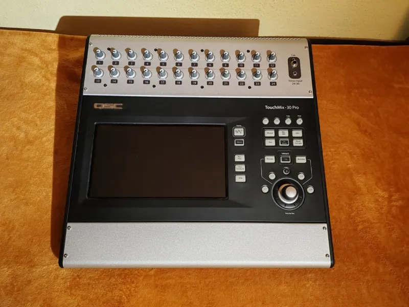 QSC TouchMix-30 Pro Keverő
