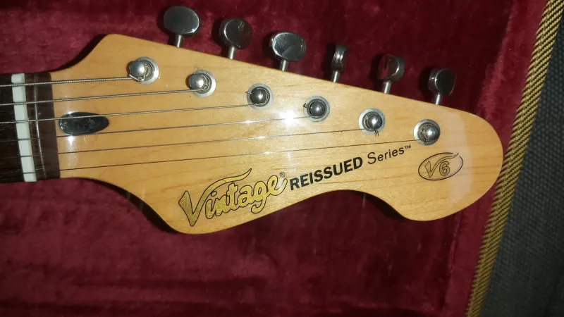 Vintage V6 Reissued E-Gitarre