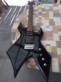 B C Rich Warlock Platinum Electric guitar [July 16, 2024, 8:59 am]