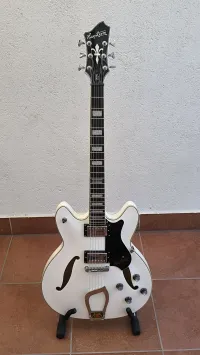 Hagström Viking Deluxe Elektrická gitara [August 3, 2024, 5:32 pm]