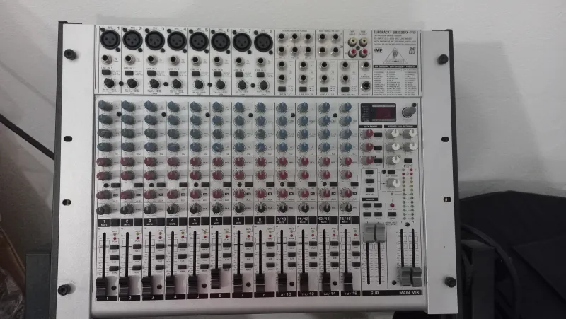 Behringer EURORACK - UB2222FX PRO PA system