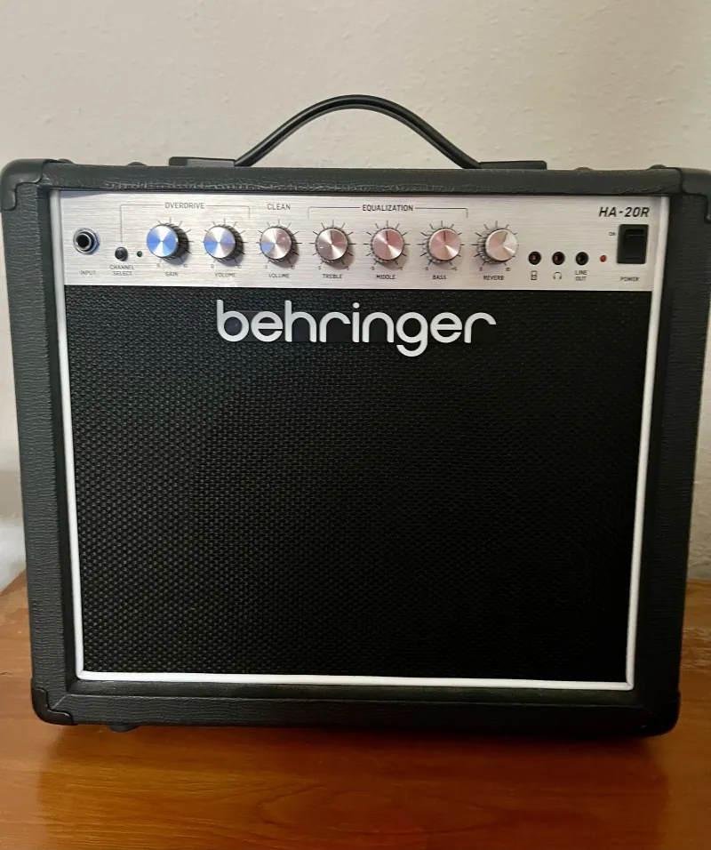 Behringer HA-20R Guitar combo amp