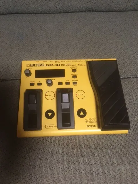 BOSS GP10 Gitárny syntetizátor