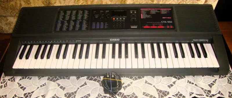 Casio CTK-550 Synthesizer