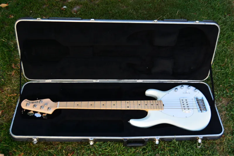 Music Man Stingray 5 White 2017 Basszusgitár 5 húros
