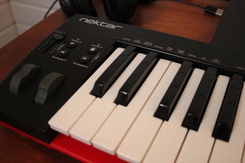 Nektar Impact SE49 MIDI keyboard
