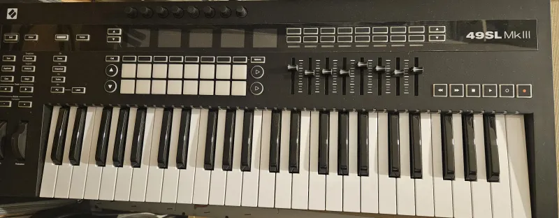 NOVATION 49SL MKIII MIDI keyboard