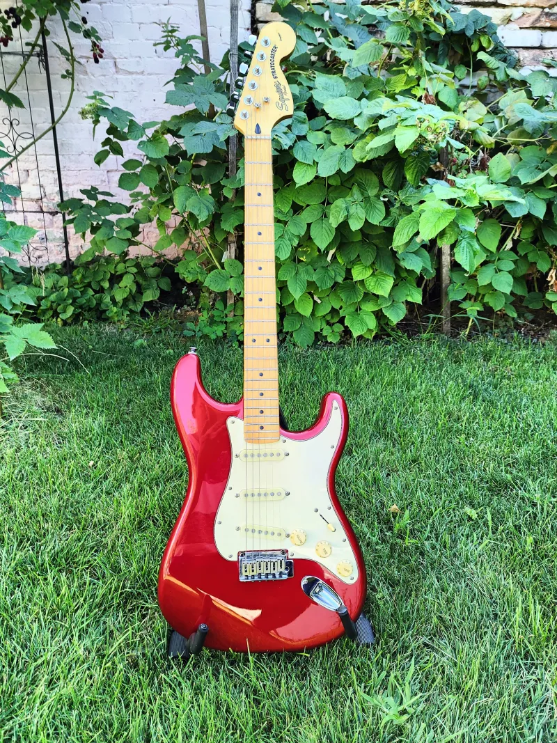 Squier Standard Stratocaster MN CAR Elektromos gitár