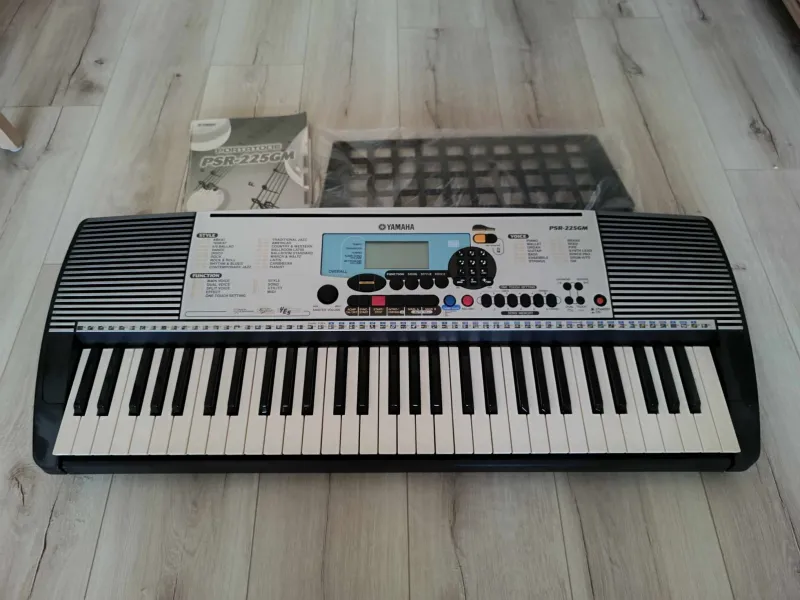 YAMAHA PSR-255GM Synthesizer