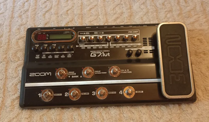 Zoom G7.1ut Multi-effect processor