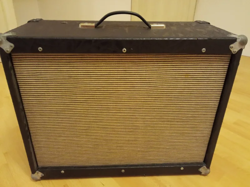 - 1x12 gitárláda Guitar cabinet speaker