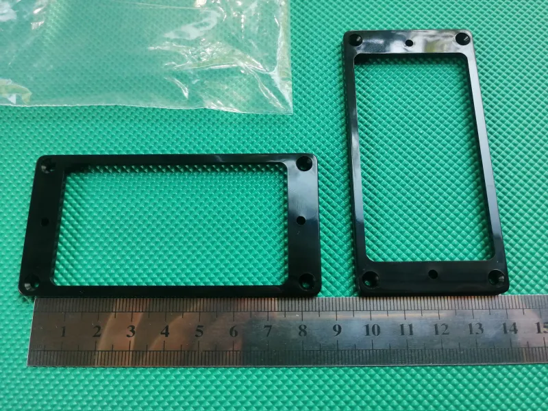 - Fekete humbucker Pickup frame