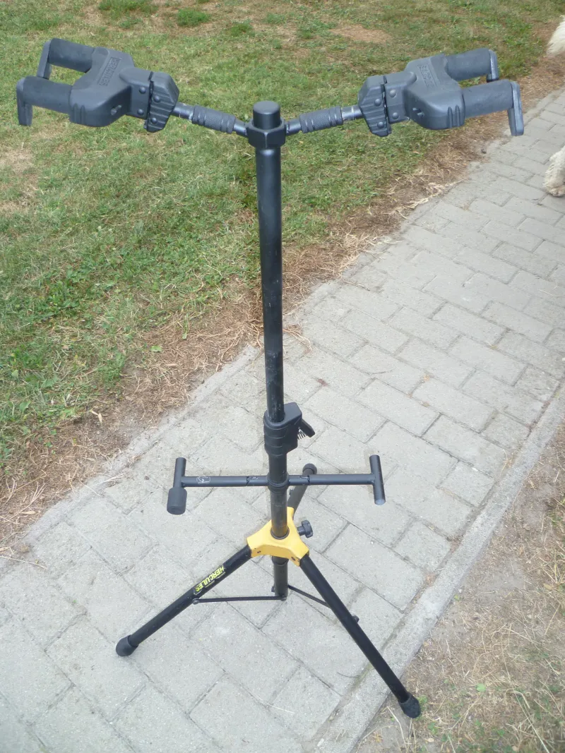 - GS 422 B Plus Guitar stand
