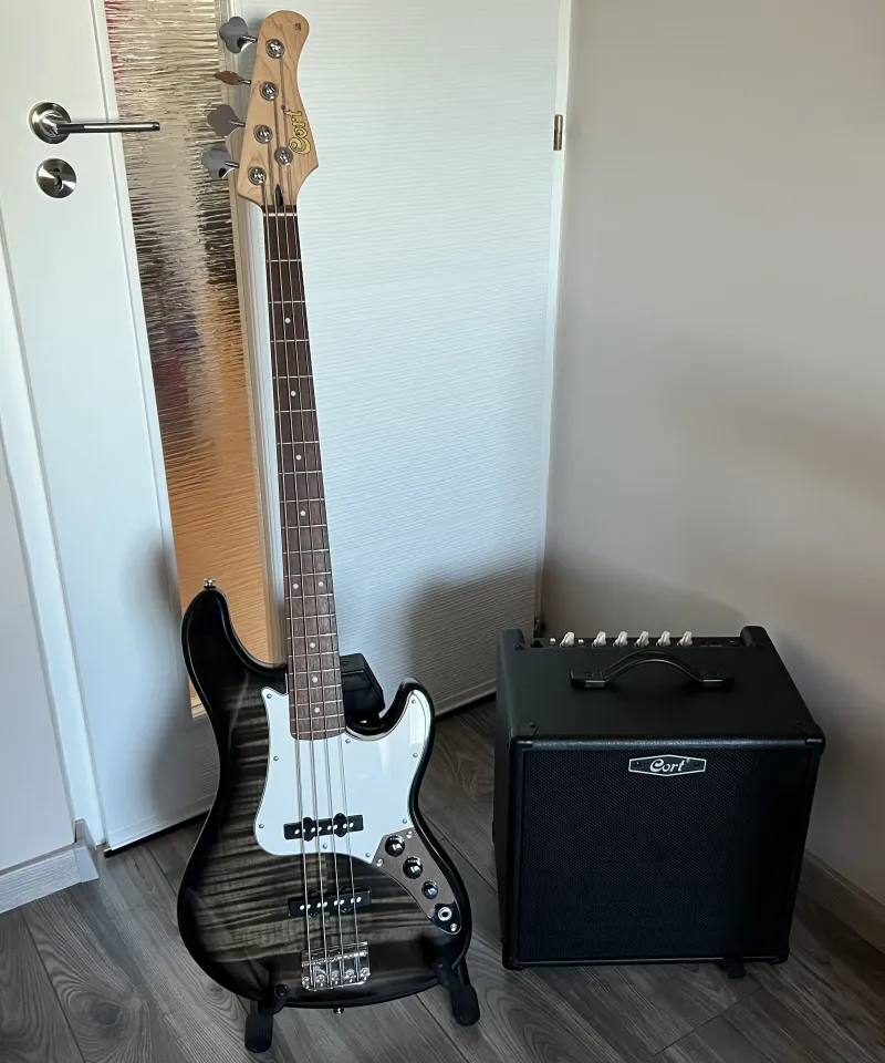 Cort GB24JJ Bass guitar