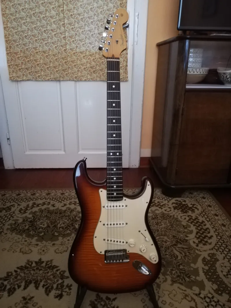 Fender Limited Stratocaster Electric guitar