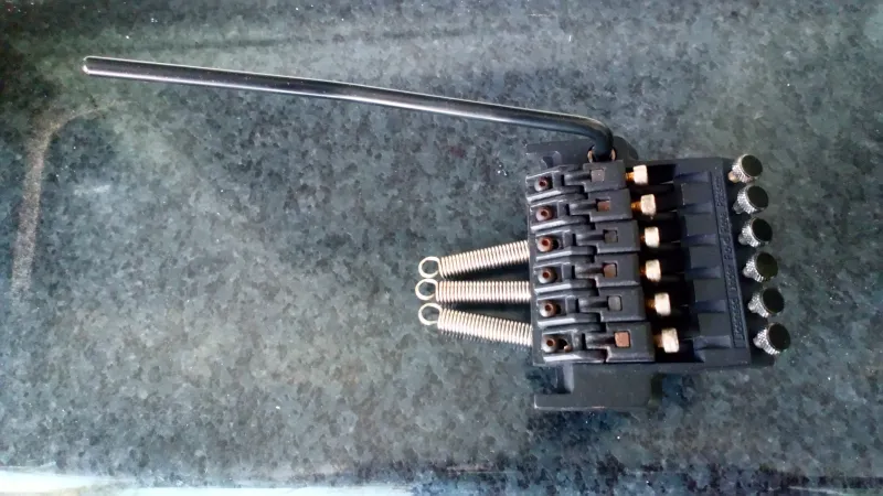 Ibanez Edge Lo-Pro Tremolo