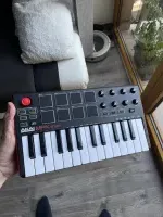 Akai Pro MPK Mini MK2 MIDI keyboard [August 12, 2024, 1:03 pm]
