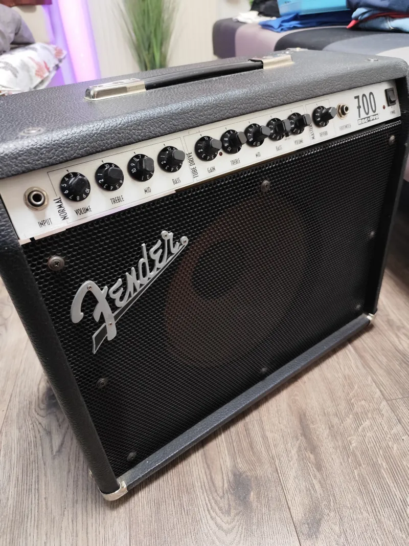 Fender Roc pro 700 Guitar combo amp