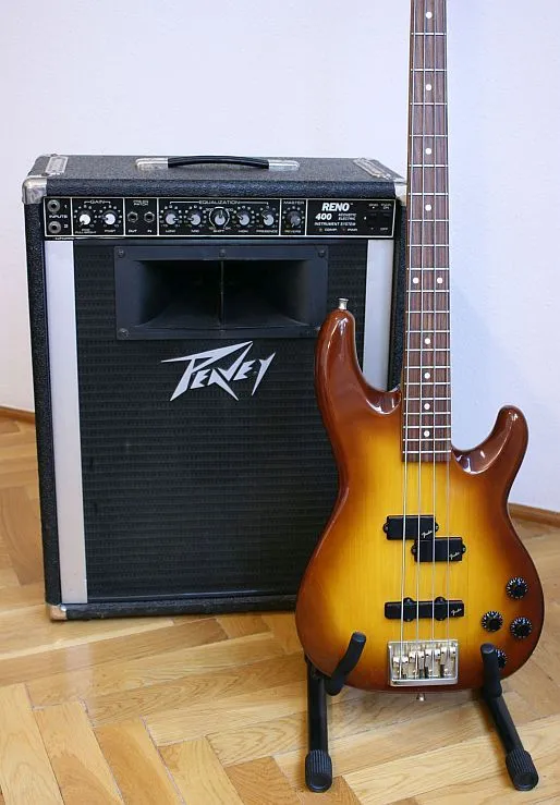 Peavey RENO 400 Gitárkombó