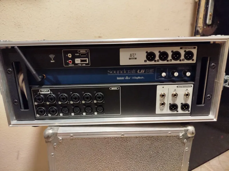 Soundcraft Ui16 Digitális házi stúdió