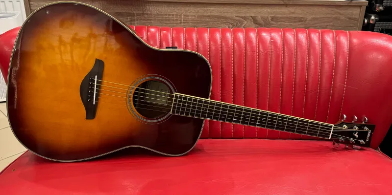 YAMAHA FG-TA TransAcoustic Elektroakusztikus gitár