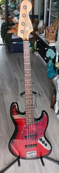 Squier Standard Jazz Bass Bass Gitarre - airchild [March 19, 2025, 6:18 am]