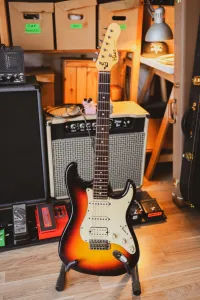 Haar Traditional S - Relic Sunburst Electric guitar [September 26, 2024, 7:38 am]