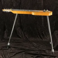 - Lapsteel gitár