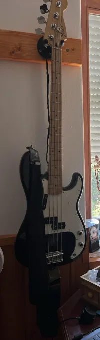 Fender Precision bass