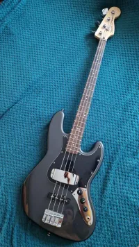 Squier Jazz Bass Bass guitar [October 17, 2024, 9:57 am]